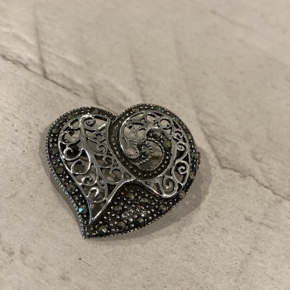 Sterling silver heart pin - Picture 6 of 7